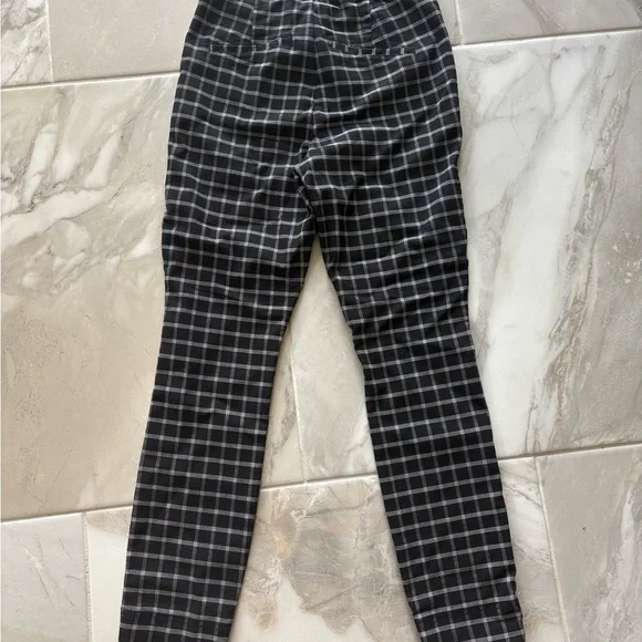 Hollister Black and White Checkered Ankle Pants - Picture 4 of 4